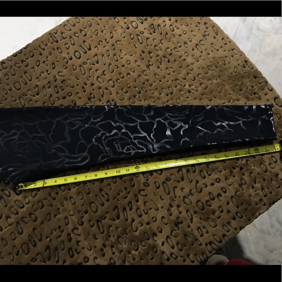 3pc Black Rose Matching Fabletics Bundle - Picture 7 of 11